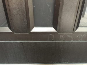 塗装前アルミドア接写