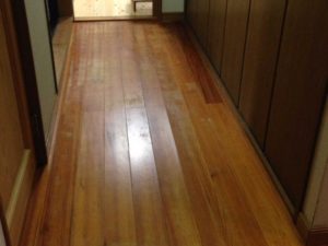 無垢床塗装前