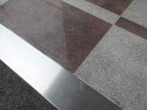 玄関タイル施工前